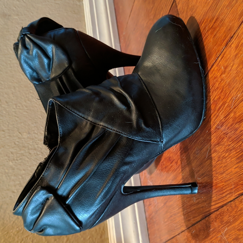 "Shi by Journeys" booties